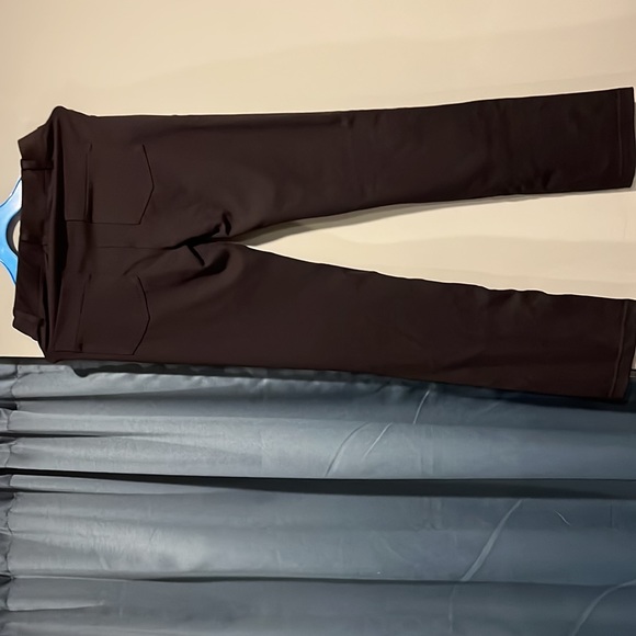 Yogi pace XS black yoga pants 2 pockets in front 2 on back with mock button - Picture 2 of 12